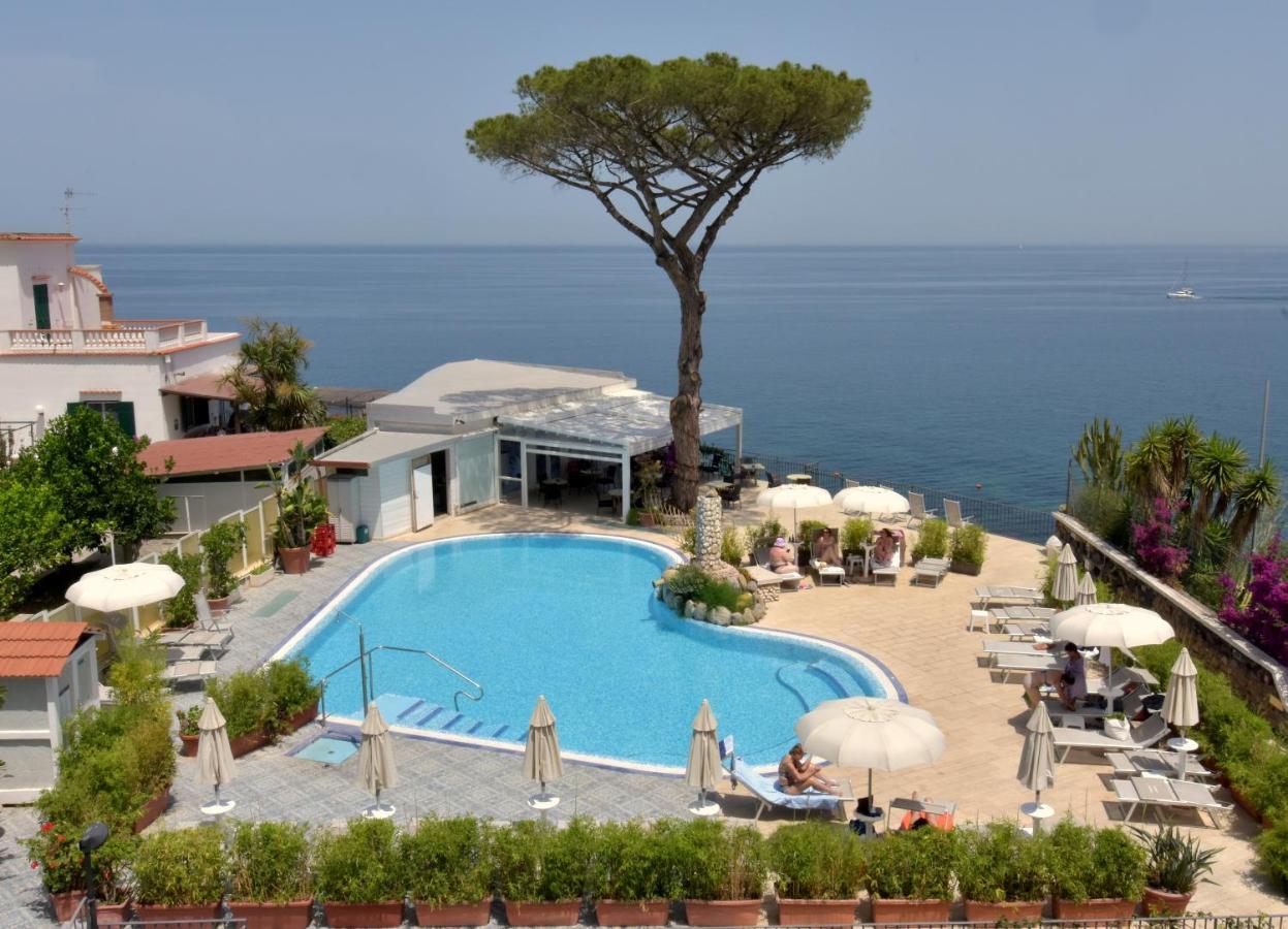 Hotel L'Approdo Казамиччола-Терме Экстерьер фото